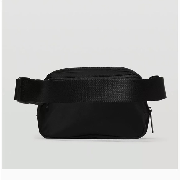 Lululemon Everywhere Belt Bag Black NWT - Picture 4 of 7